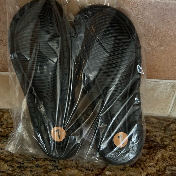 Nike Women’s Gymnastics Shoe Brand New - Picture 8 of 8